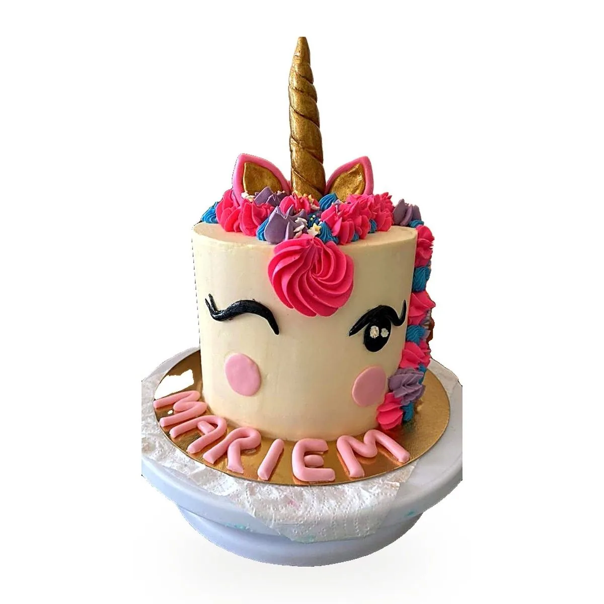 Gâteau licorne corne dorée et crème rose, layer cake personnalisé livré à Aulnay-sous-Bois